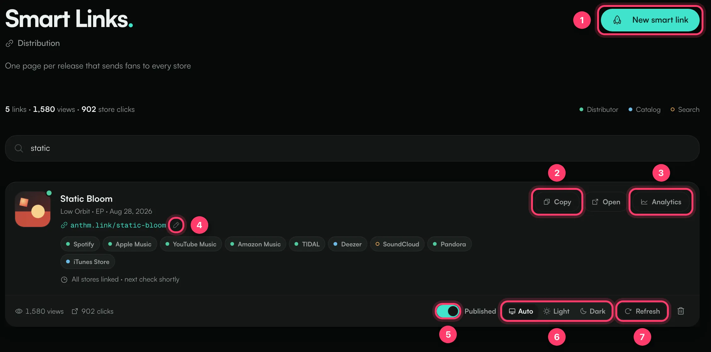 A smart link with its stores, the Copy and Analytics buttons, the URL pencil, the Published switch, the theme choice and Refresh